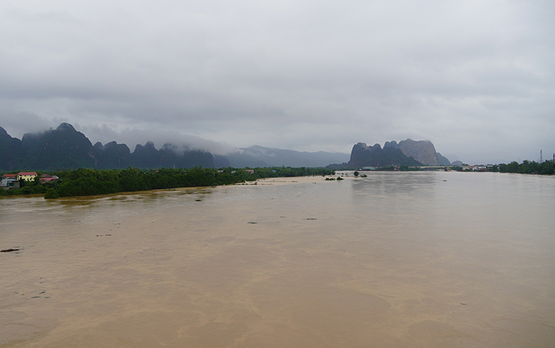 6. Mực nước ở sông Gianh ở mức trên báo động 2 vào lúc 15h, ngày 5/11/2024.