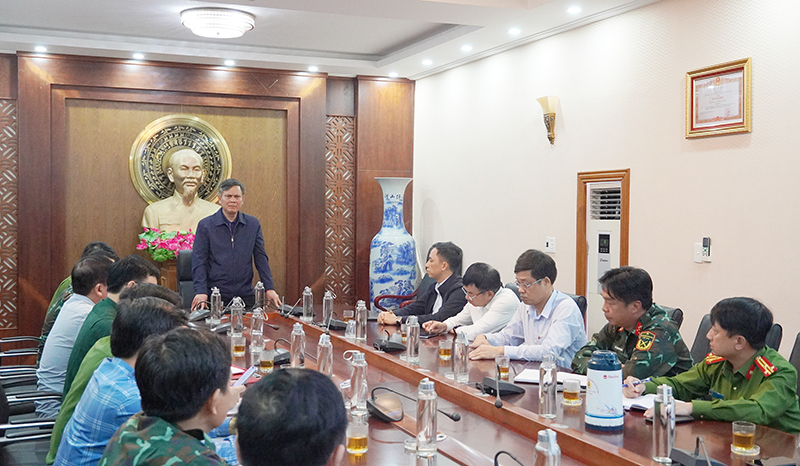 5. Đồng chí Chủ tịch UBND tỉnh Trần Thắng phát biểu chỉ đạo tại cuộc làm việc với lãnh đạo TX. Ba Đồn, huyện Quảng Trạch và các sở, ngành, đơn vị liên quan.  7. 