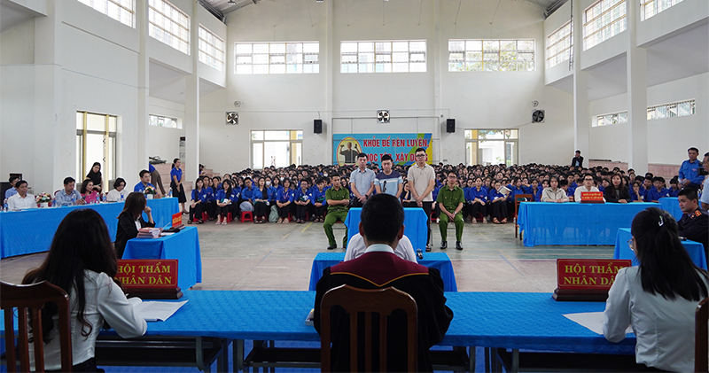 Quang cảnh phiên tòa giả định.