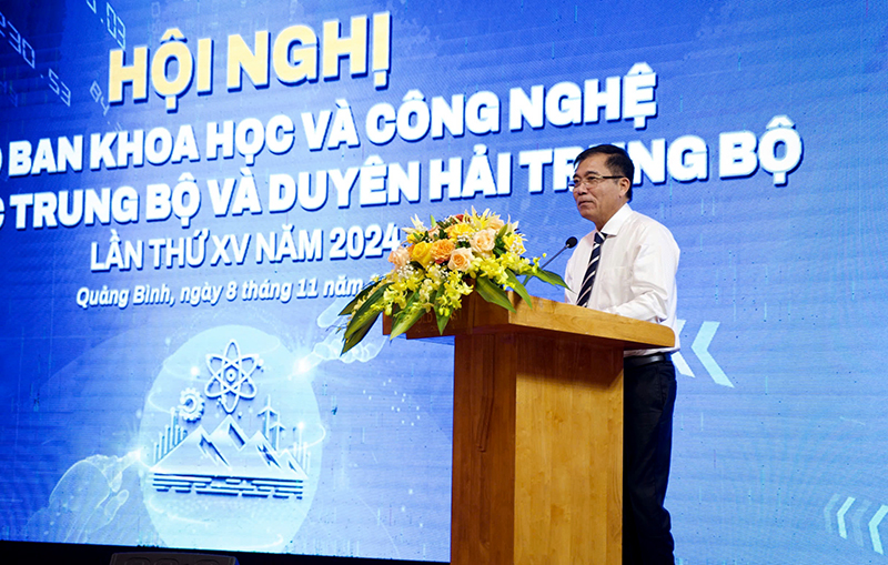 Đồng chí Phó Chủ tịch Thường trực UBND tỉnh Đoàn Ngọc Lâm phát biểu chào mừng.