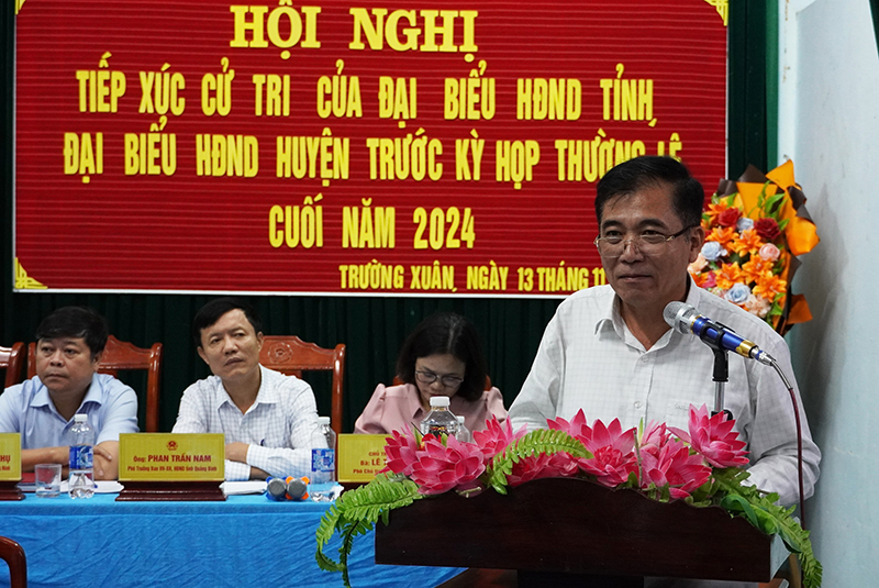 Đồng chí Phó Chủ tịch Thường trực UBND tỉnh Đoàn Ngọc Lâm tiếp thu, trao đổi về các kiến nghị của cử tri.