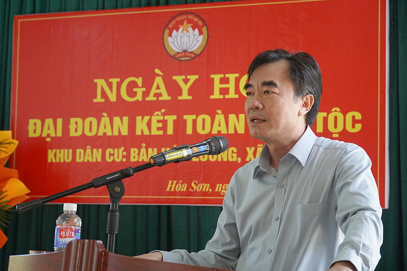 Đồng chí Trưởng Ban Nội chính Tỉnh ủy Nguyễn Lương Bình thắp hương tưởng nhớ liệt sỹ Điện Biên.