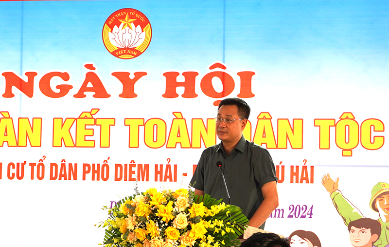 Đồng chí Bí thư Tỉnh ủy Lê Ngọc Quang phát biểu tại ngày hội.