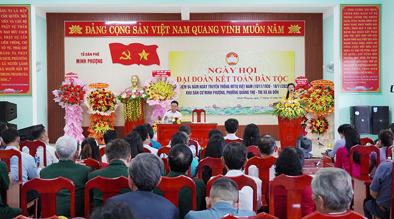 Quang cảnh ngày hội.