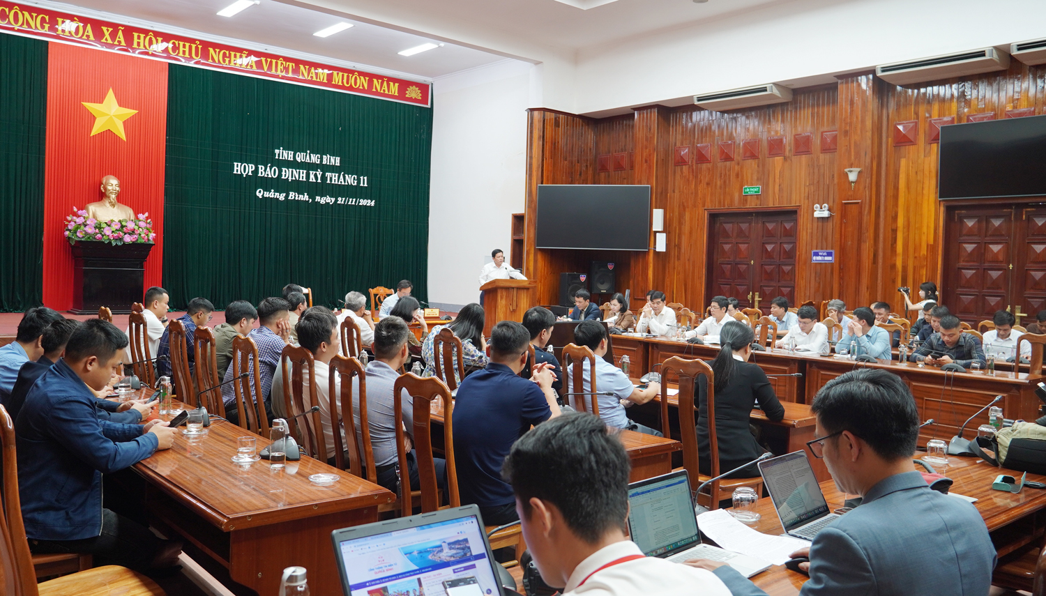 Quảng cảnh buổi họp báo.