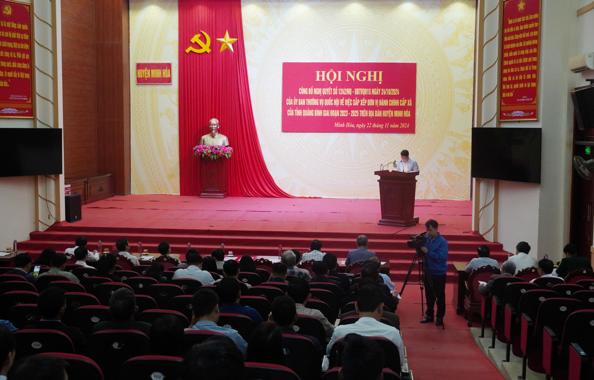Toàn cảnh hội nghị.