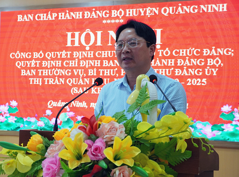 Đồng chí Bí thư Huyện uỷ Quảng Ninh Phạm Trung Đông phát biểu chỉ đạo tại hội nghị.