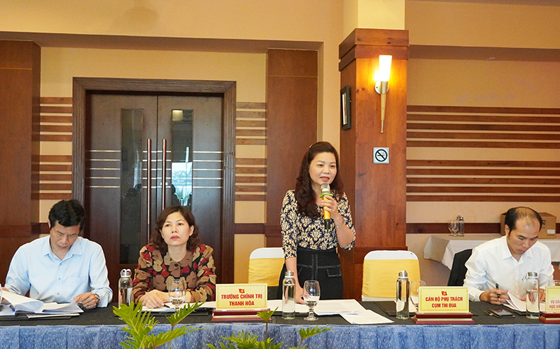Đại diện lãnh đạo các trường trong Cụm thi đua tham gia thảo luận tại hội nghị.