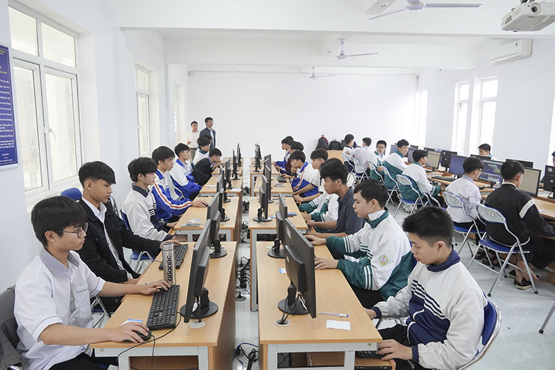Hội thi là sân chơi bổ ích cho học sinh trung học đam mê bộ môn Tin học.