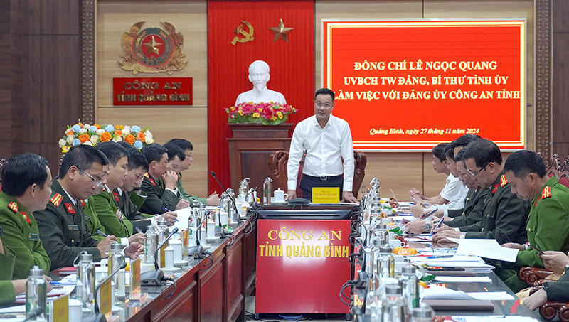 Quang cảnh buổi làm việc