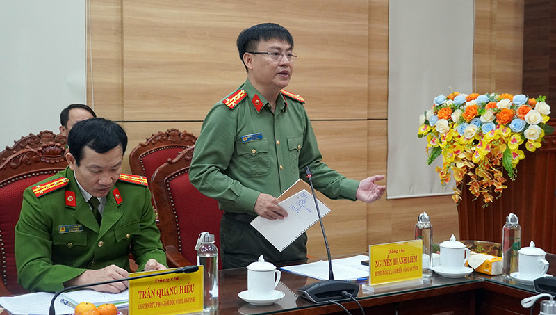 Đồng chí đại tá Nguyễn Thanh Liêm, Bí thư Đảng ủy, Giám đốc Công an tỉnh tiếp thu các ý kiến chỉ đạo của đồng chí Bí thư Tỉnh ủy Lê Ngọc Quang