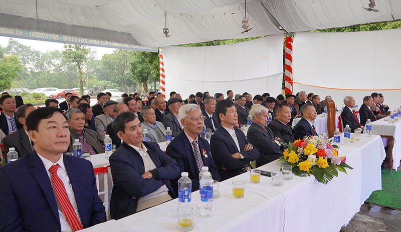 Các thế hệ cán bộ Công ty Long Đại tham dự buổi gặp mặt.