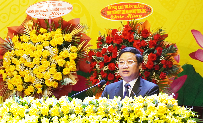 TS Cao Văn Định, Trưởng ban Tuyên giáo Tỉnh ủy trình bày tham luận tạo hội thảo.