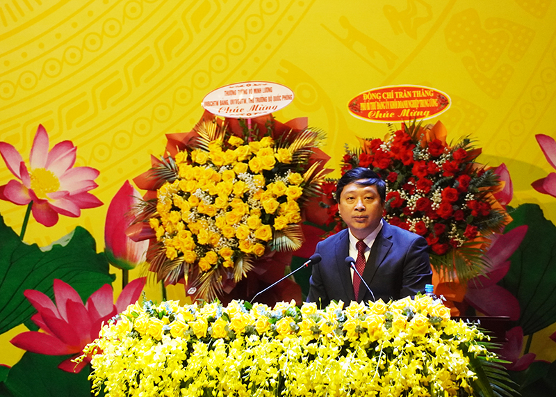 Đại biểu tham luận tại hội thảo.