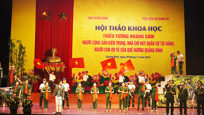 Một tiết mục văn nghệ chào mừng hội thảo.