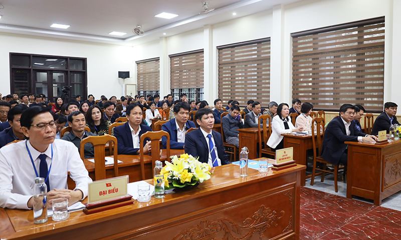  Các đại biểu dự lễ bế giảng.