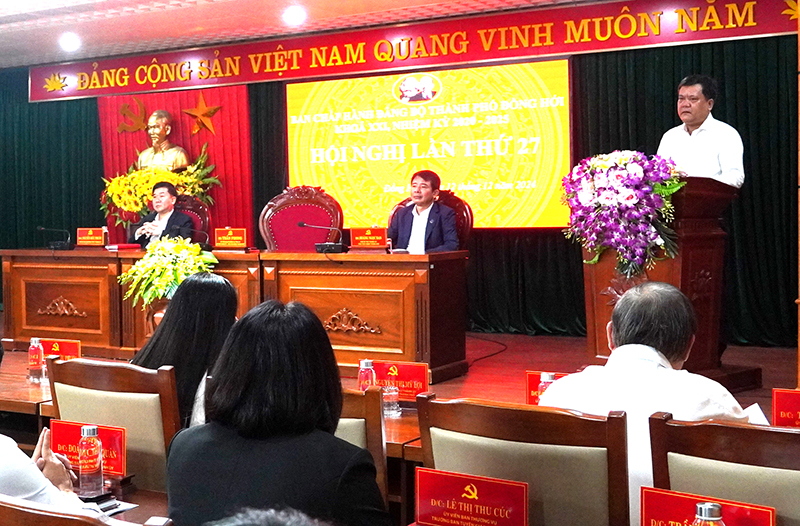 Đồng chí Phó Bí thư Tỉnh ủy, Chủ tịch UBND tỉnh, Bí thư Thành ủy Đồng Hới Trần Phong phát biểu kết luận tại hội nghị.
