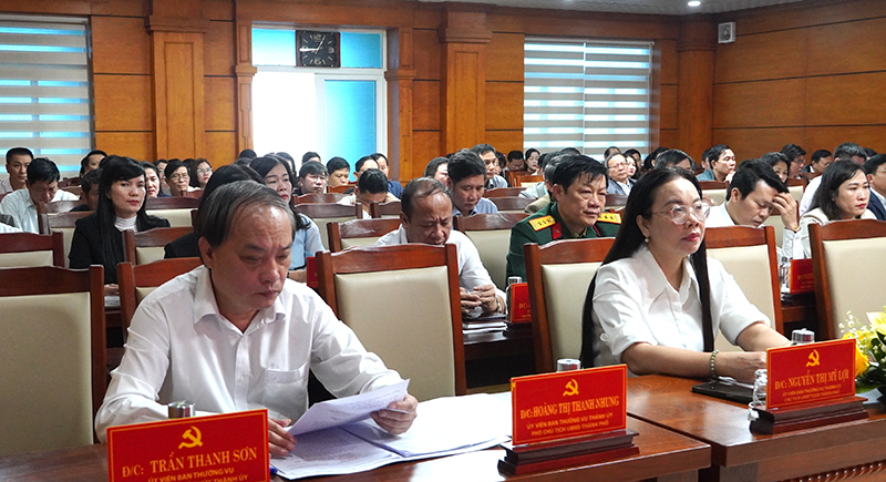 Đại biểu tham dự hội nghị.