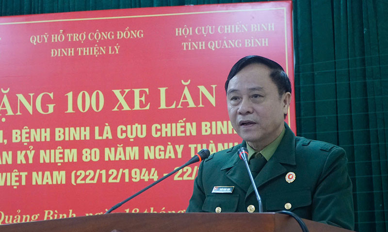 Đồng chí Chủ tịch Hội CCB tỉnh Trần Ngọc Sâm phát biểu tại buổi lễ.