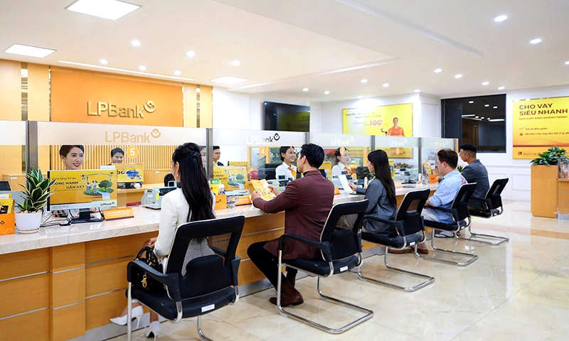 Khách hàng có thể đến bất kỳ phòng giao dịch nào của LPBank tại 63 tỉnh thành để nhận tư vấn gói giải pháp tài chính “Tài chính trọn gói, lợi ích trọn vẹn”.