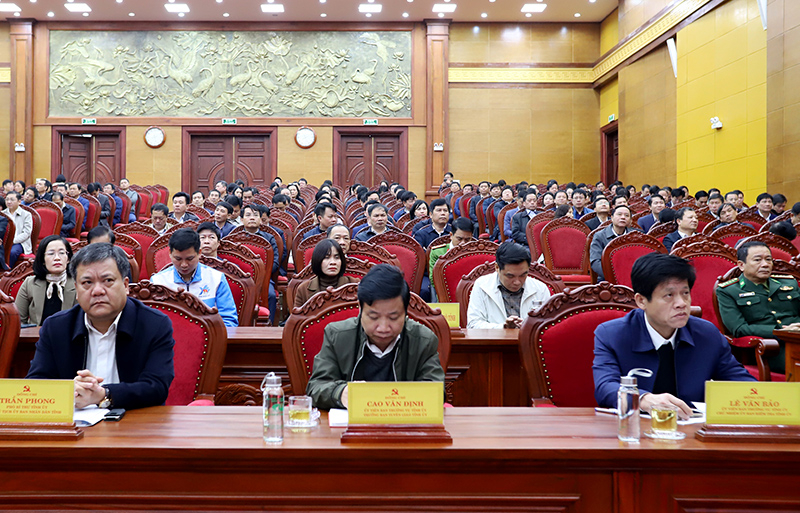 Các đồng chí lãnh đạo tỉnh tham dự hội nghị