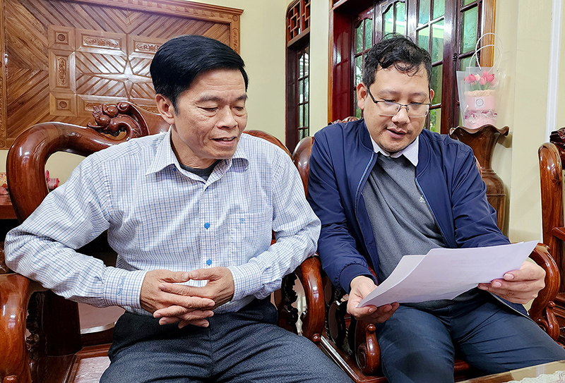 Ông Phan Công Khánh, Phó Trưởng Ban Dân tộc trao đổi với Phóng viên Đài PT-TH tỉnh về quyết định tự nguyện xin nghỉ hưu sớm của mình.