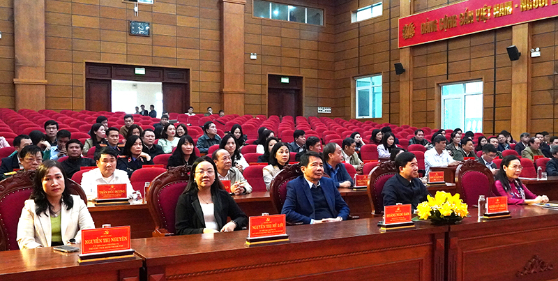 Các đại biểu dự hội nghị.