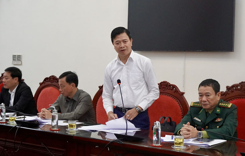 Các đại biểu thảo luận, làm rõ những khó khăn, vướng mắc trong quá trình triển khai thực hiện chương trình.