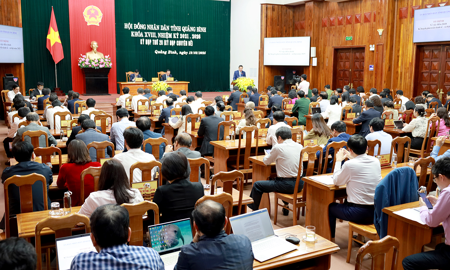 Quang cảnh kỳ họp.