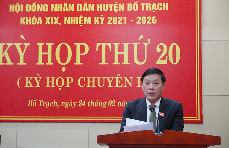 Đại diện lãnh đạo HĐND huyện Bố Trạch phát biểu kết luận kỳ họp.