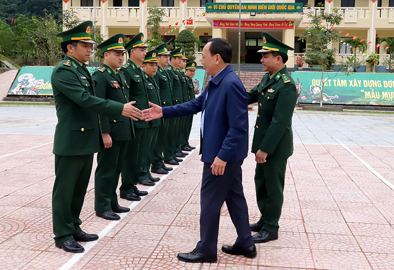 Đồng chí Phó Bí thư Thường trực Tỉnh ủy Trần Hải Châu thăm Đồn Biên phòng Làng Mô.