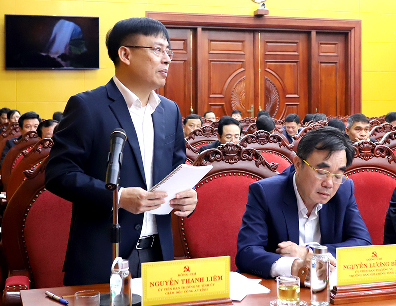 Đồng chí Nguyễn Thanh Liêm, Ủy viên Ban Thường vụ, Giám đốc Công an tỉnh góp ý dự thảo Văn kiện.