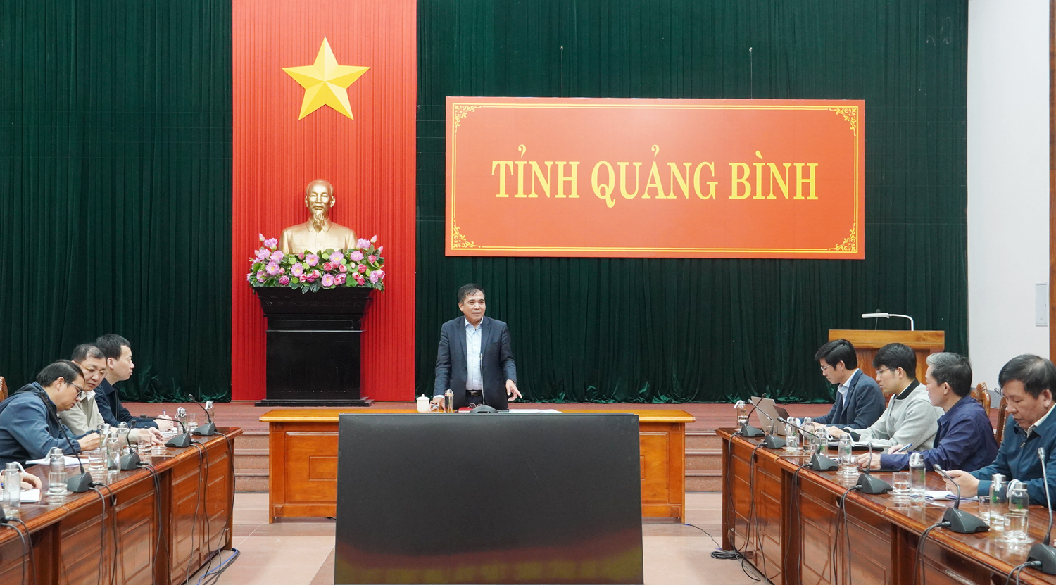 Đồng chí Phó Chủ tịch Thường trực UBND tỉnh Đoàn Ngọc Lâm phát biểu kết luận buổi làm việc.