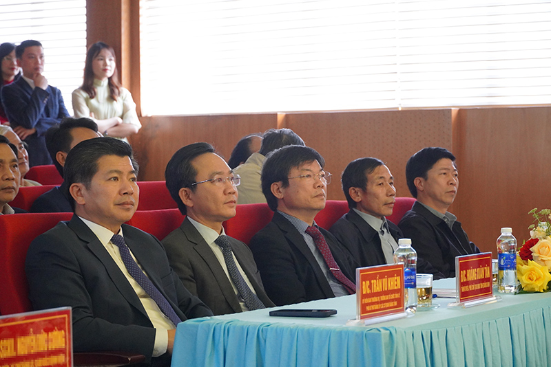 Các đại biểu dự lễ kỷ niệm.