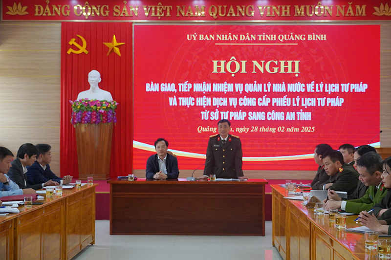 Toàn cảnh hội nghị bàn giao. 