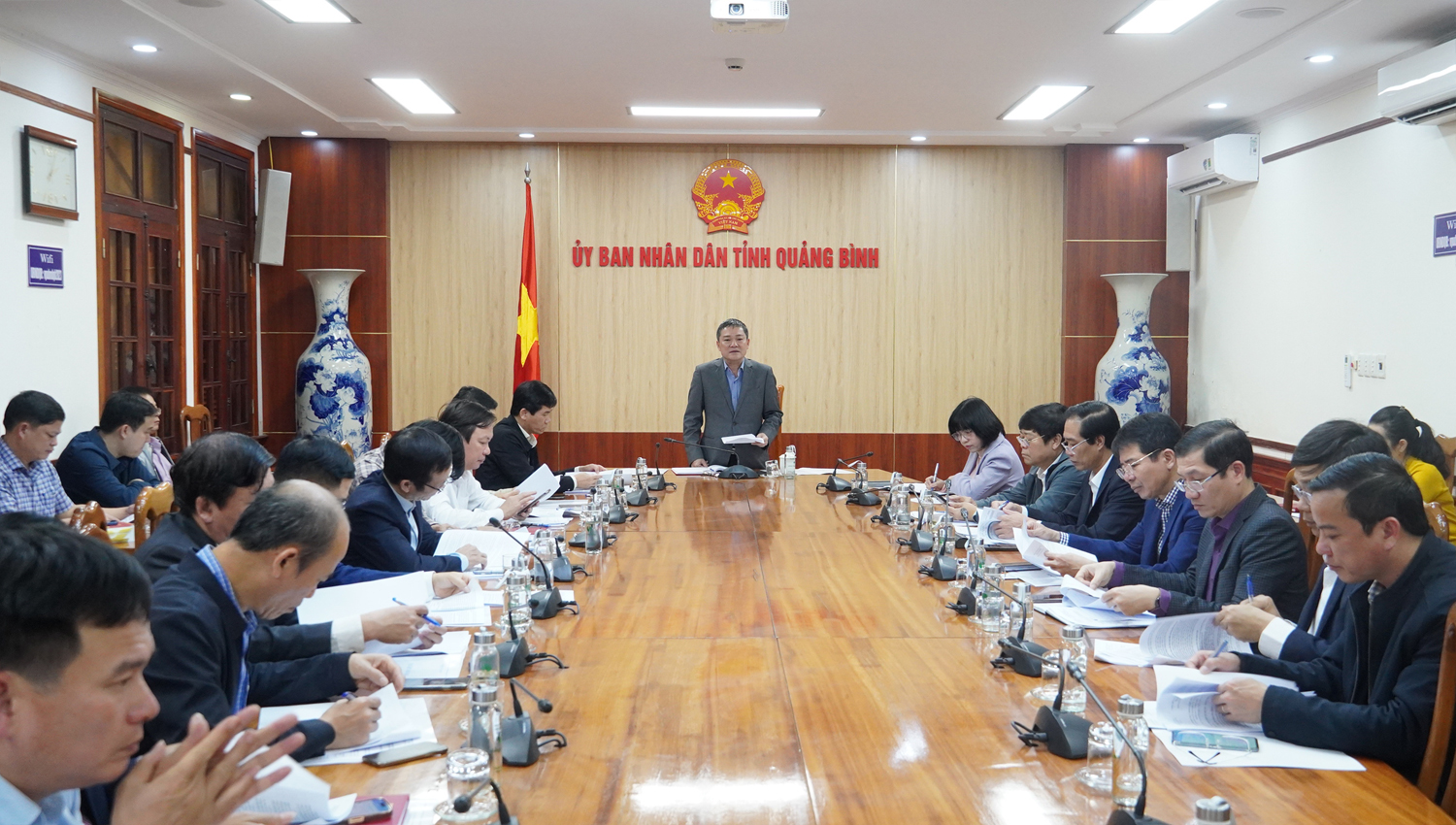 Các đại biểu tham dự cuộc họp.