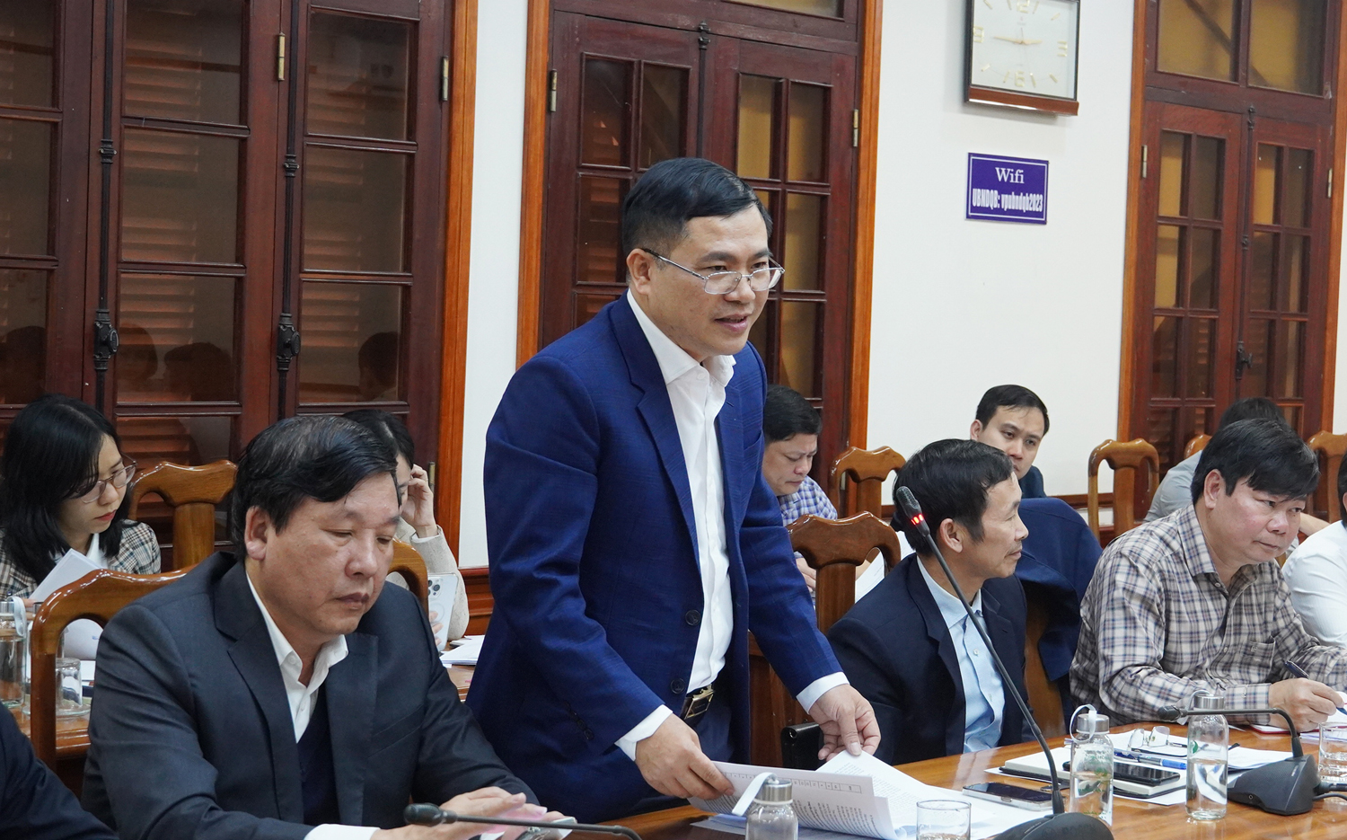 Đại diện lãnh đạo Sở Tài nguyên và Môi trường phát biểu tại cuộc họp.