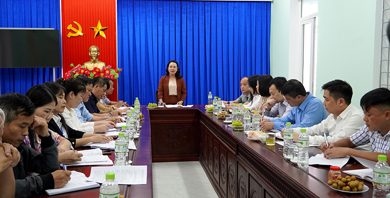 Đồng chí Bí thư Thành ủy Đồng Hới Phạm Thị Hân kết luận tại buổi làm việc.