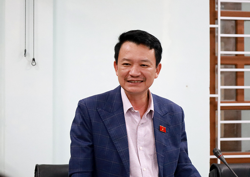 Đồng chí Trần Quang Minh, Ủy viên Ủy ban Kinh tế và Tài chính của Quốc hội phát biểu tại buổi giám sát.