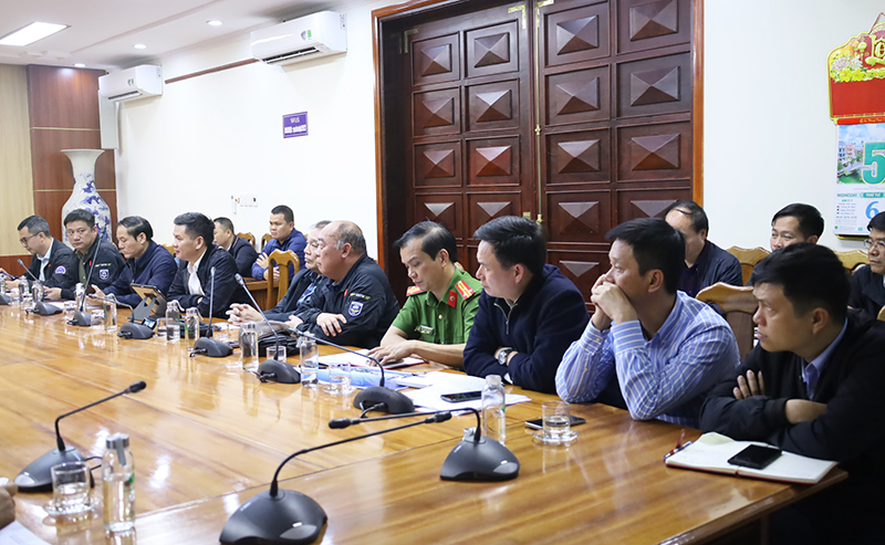 Các đại biểu tham dự buổi làm việc.
