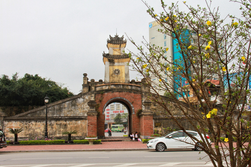 Quảng Bình Quan.
