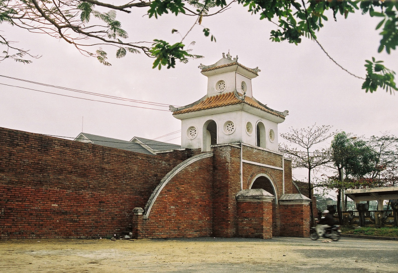 Đông Môn.
