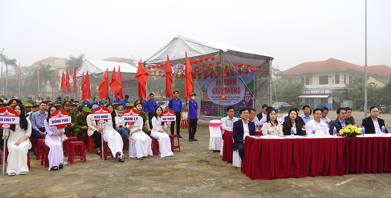 Các đại biểu dự lễ.