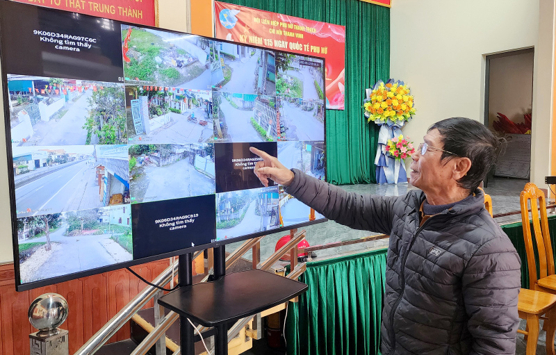Hệ thống camera giám sát an ninh của thôn được đặt tại nhà văn hóa.