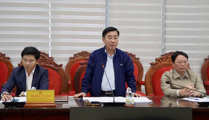 Các đại biểu thảo luận, làm rõ những khó khăn, vướng mắc trong quá trình triển khai thực hiện chương trình.