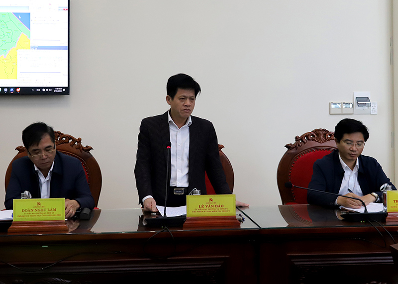 Đồng chí Lê Văn Bảo, Ủy viên Ban Thường vụ, Chủ nhiệm UBKT Tỉnh ủy tham gia góp ý tại phiên họp.