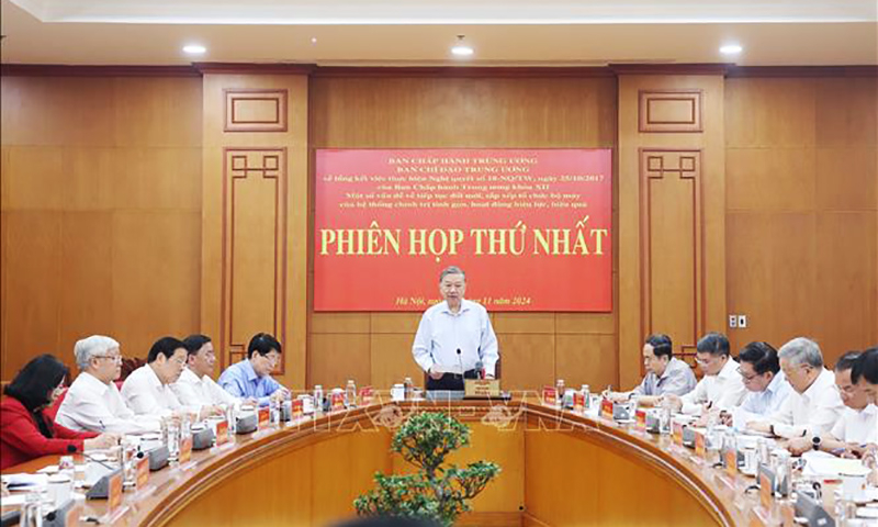 Tổng Bí thư Tô Lâm, Trưởng Ban Chỉ đạo Trung ương về tổng kết thực hiện Nghị quyết số 18-NQ/TW, ngày 25/10/2017 của Ban Chấp hành Trung ương Đảng khóa XII  "Một số vấn đề về tiếp tục đổi mới, sắp xếp tổ chức bộ máy của hệ thống chính trị tinh gọn, hoạt động hiệu lực, hiệu quả " chủ trì phiên họp thứ nhất của Ban Chỉ đạo, ngày 19/11/2024. Ảnh: Thống Nhất/TTXVN