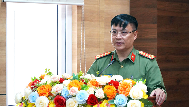 Đồng chí đại tá Nguyễn Thanh Liêm, Ủy viên Ban Thường vụ Tỉnh ủy, Giám đốc Công an tỉnh phát biểu tại buổi lễ