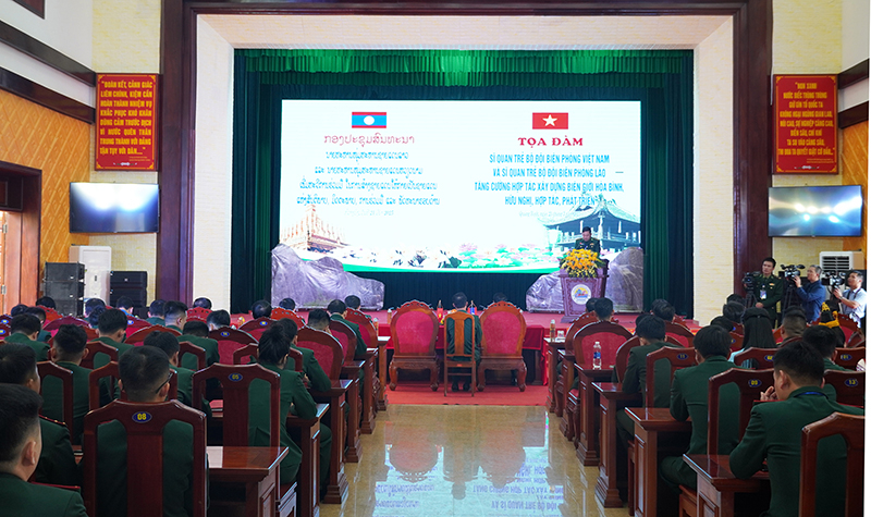 Quang cảnh buổi tọa đàm.