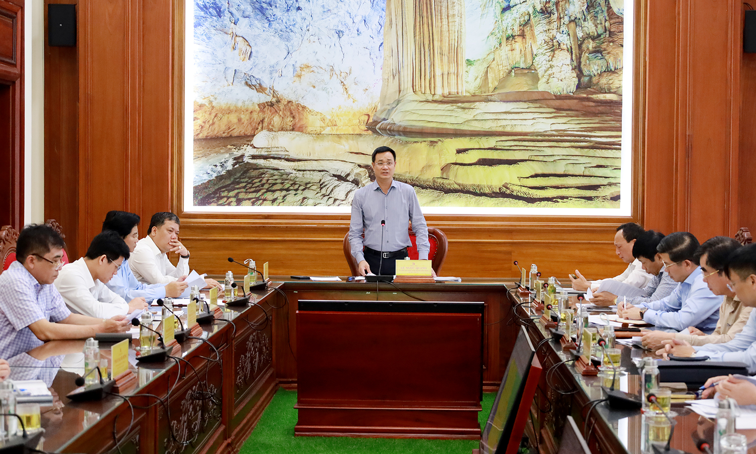 Đồng chí Bí thư Tỉnh ủy Lê Ngọc Quang phát biểu tại phiên họp.